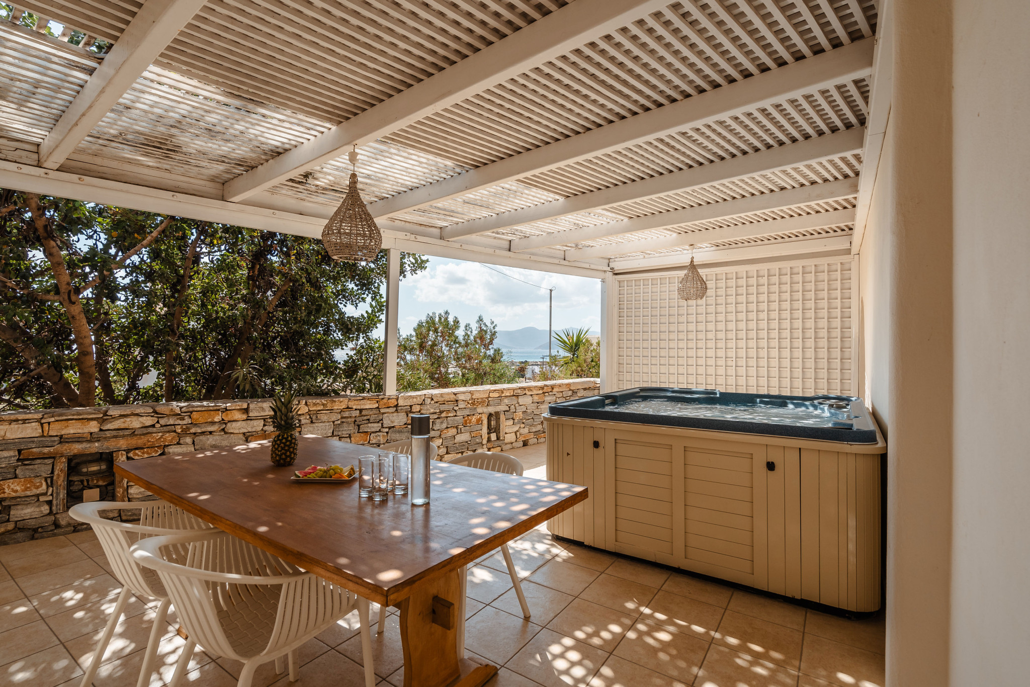 ΣΟΥΙΤΑ GRAND SPA ΜΕ ΘΕΑ ΣΤΗ ΘΑΛΑΣΣΑ ΚΑΙ ΙΔΙΩΤΙΚΟ ΤΖΑΚΟΥΖΙ